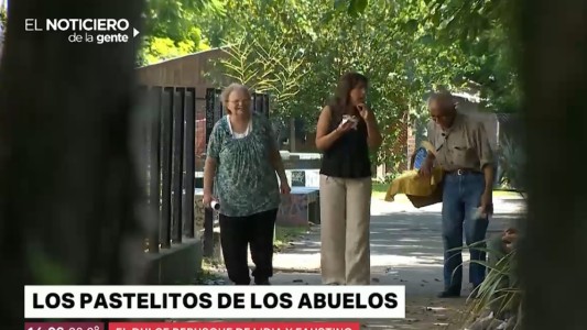 Cobran la jubilación mínima y salen a vender pastelitos: "Algo teníamos que hacer"