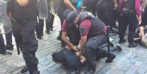 Violento desalojo de manteros en San Telmo: 15 detenidos y varios heridos