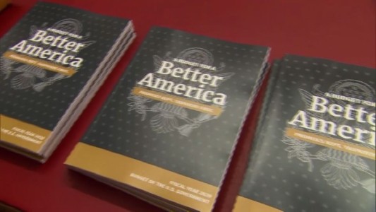 Trump pide 8.600 millones de dólares para el muro