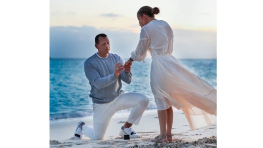 Jennifer Lopez se comprometió con Alex Rodríguez y un anillo digno de una reina
