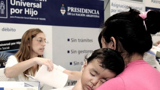 Oficializaron el aumento de 46% en la Asignación Universal por Hijo