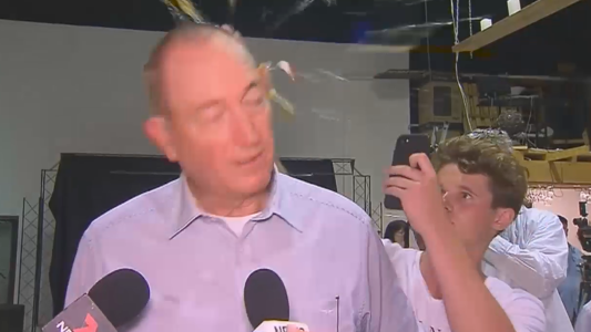 Huevazo y trompada en una pelea política