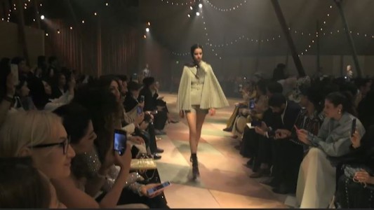 Dior presenta colección “cápsula” en su primer desfile en Dubai