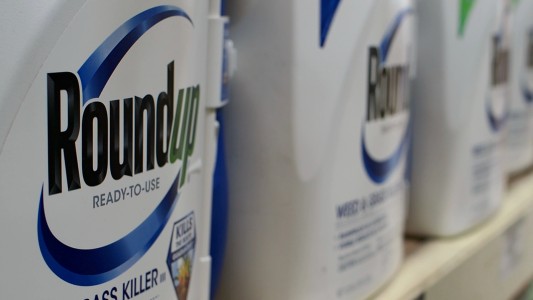 Bayer se hunde en bolsa por herbicida declarado cancerígeno