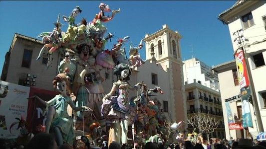 El fuego de las Fallas se enciende en España