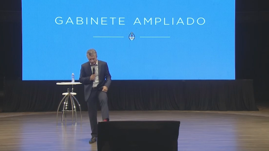 Por qué Macri usó medias de distinto color