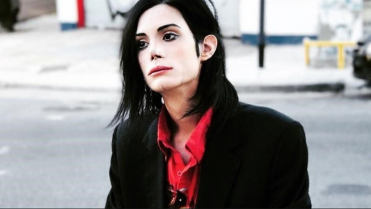 Tras la polémica, Felipe Petinatto convocó una marcha en favor de Michael Jackson