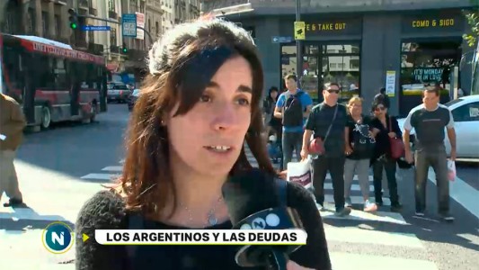 Más de la mitad de los argentinos le debe dinero a alguien
