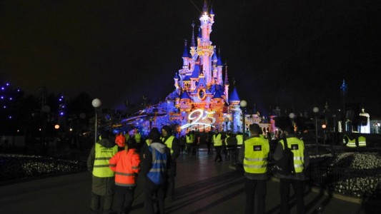 Pánico en Disneyland París por una falsa alarma que provocó una estampida entre los turistas