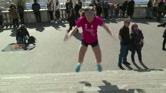 El insólito entrenamiento para la carrera vertical de la Torre Eiffel​