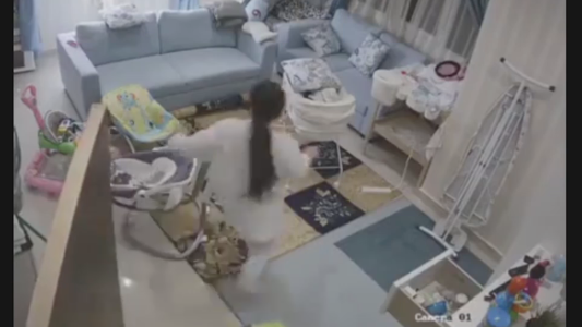 Por un segundo: así salvó una niñera al bebé que cuidaba