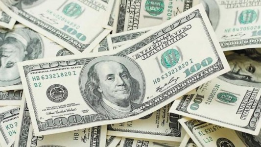 El dólar alcanzó un nuevo récord y cerró a $43,67