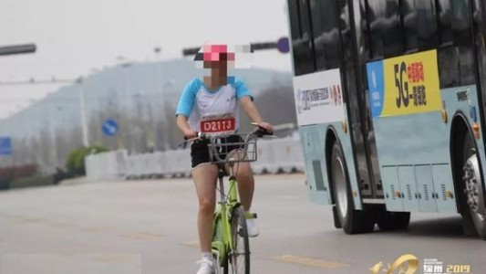 Suspensión de por vida a una atleta: la descubrieron usando bicicleta durante una maratón