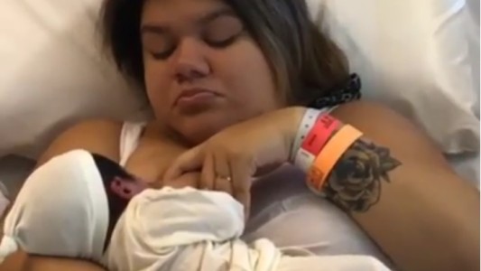 El video de Morena Rial amamantando a su hijo recién nacido