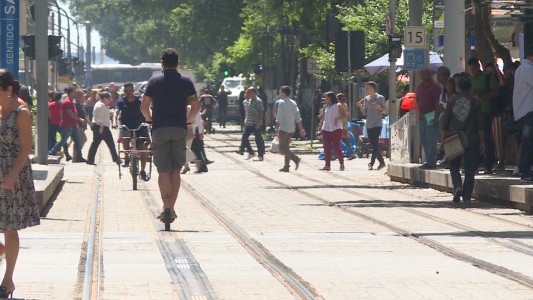 Brasileños indignados por la orden de Bolsonaro de conmemorar golpe