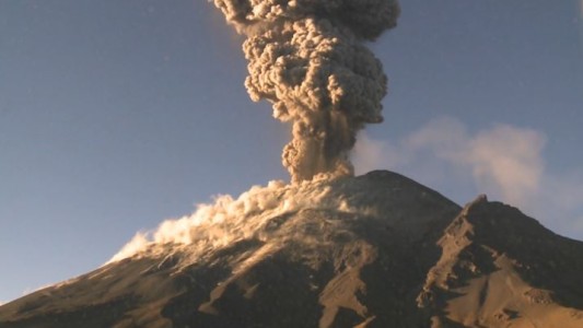 México aumenta alerta por actividad del volcán Popocatépetl