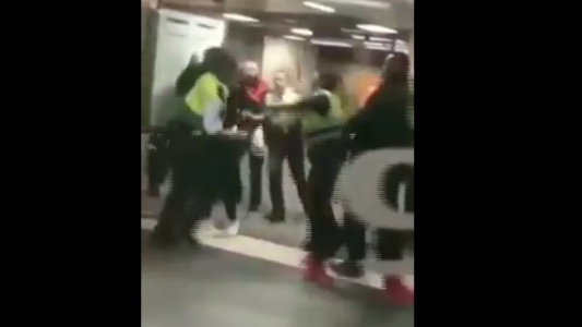 Vigilantes sancionados por feroz golpiza a ladrón de un celular