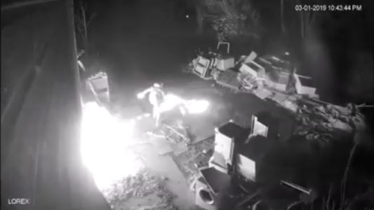 La fuga del pirómano más torpe