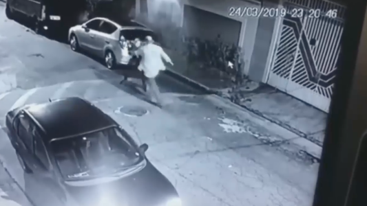 Mujer policía de civil mata a ladrón que intentó asaltarla