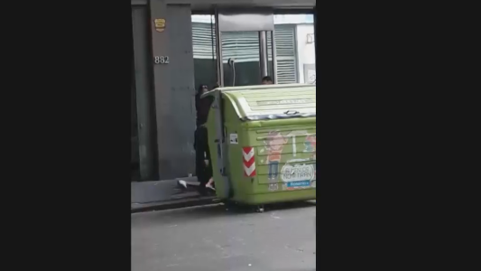 El ladrón que buscó refugio en un contenedor de basura