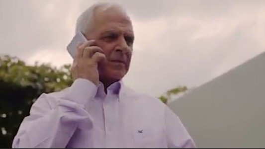 El candidato escurridizo, el spot de campaña que hace furor en las redes
