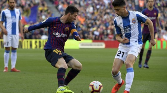 Las redes sociales rendidas ante esta gambeta de Lionel Messi: el rival terminó en el piso