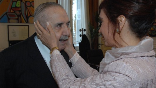 Cristina Kirchner recordó a Alfonsín como un "símbolo del retorno de la democracia"