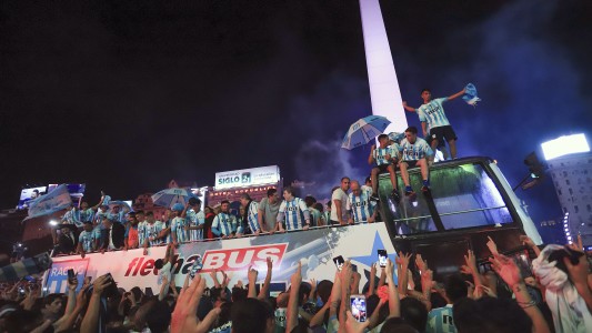 Los hinchas de Racing celebraron en el Obelisco el título de la Superliga