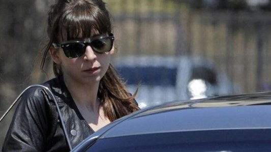Florencia Kirchner pidió que se revoque la orden judicial que la obliga a volver al país