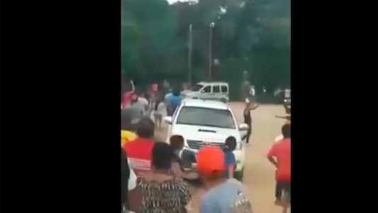 Atacaron a piedras el auto que trasladaba a Patricia Bullrich en Salta