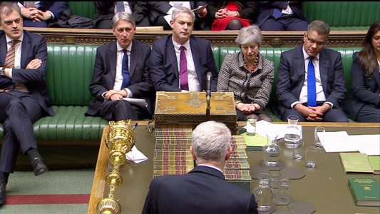 Parlamento británico no logra acordar alternativa al Brexit