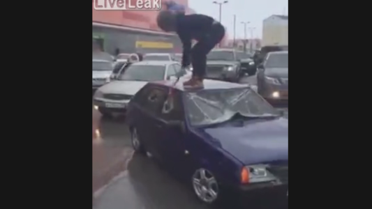 Andá a explicarle a la policía rusa que es una jodita para Instagram...