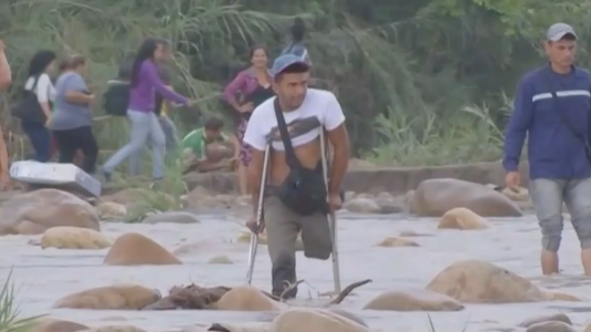 Venezolanos continúan con su desesperado cruce hacia Colombia