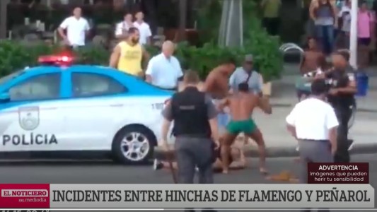 Flamengo-Peñarol: paliza a un hincha del rival ante la atenta mirada de policías