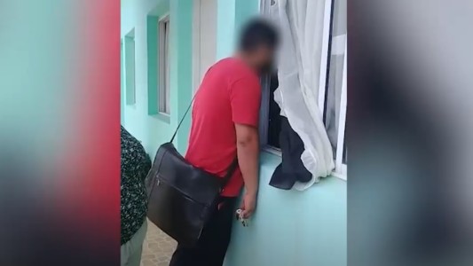 Video: así se escapaba del departamento el acusado de matar a su novia en Posadas
