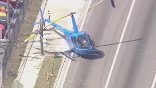 Increíble: un hombre murió por un helicóptero que chocó contra un camión