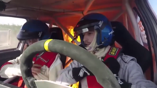 Tremendo video: a dos pilotos argentinos de Rally se les incendió el auto en plena carrera