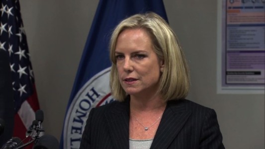 Trump le dice adiós a su Secretaria de Seguridad