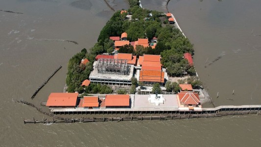 El templo budista que desafía la erosión costera