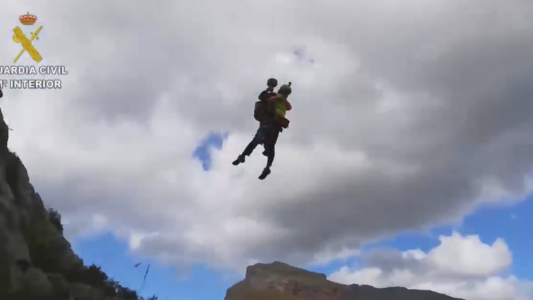 Espectacular rescate de una mujer que se accidentó en la montaña