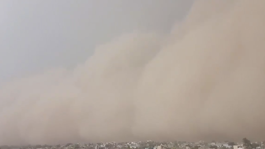 Impresionante tormenta de arena