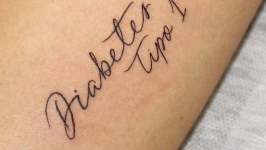 El tatuador mendocino que realiza tatuajes gratis para reflejar enfermedades