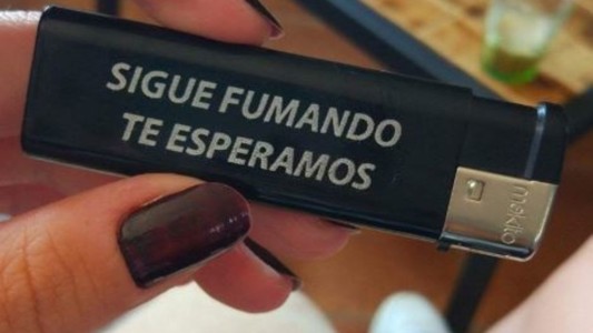 El mensaje viral de una funeraria española: "Sigue fumando, te estamos esperando"