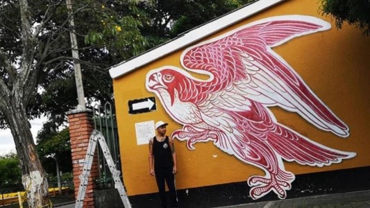 El tatuador que pintó un mural con la sangre de sus clientes