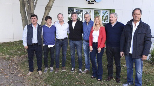 El PJ bonaerense mostró una foto de unidad en la cumbre de Avellaneda