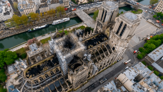 Así quedó Notre Dame tras el incendio: imágenes impactantes desde el aire