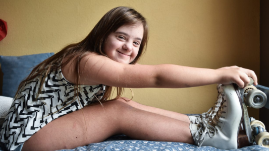 La conmovedora historia de Melina, la campeona de patinaje que nació con 47 cromosomas
