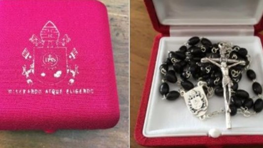 El papa Francisco le regaló un rosario bendecido a Amado Boudou