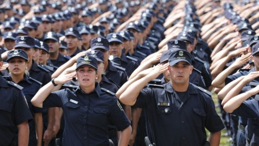 94 mil policías bonaerenses comenzarán a fichar para controlar sus horarios