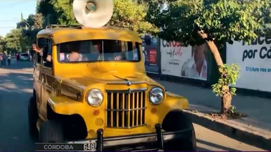 Por qué "La Mona" Jiménez recorre los barrios para propagar sus shows